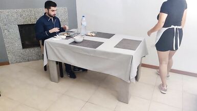 Waitress with creamy pussy gets an internal cumshot under the restaurant table