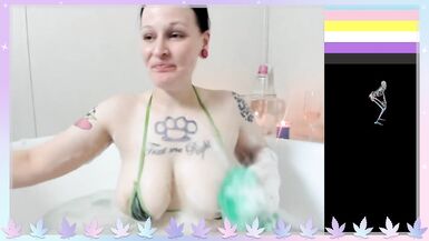 Hora do banho ao vivo com GothBunny - 6 image