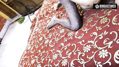 Desi chocolaty Bhabhi folla de nuevo con chocolate con dos chicos ( Hindi Audio ) - 12 image