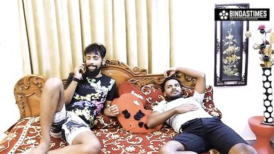 Desi chocolaty Bhabhi folla de nuevo con chocolate con dos chicos ( Hindi Audio ) - 2 image