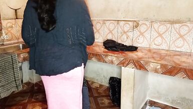 Maid Boli SAHEB Pahle Khana Bana Lene Do Baad Me Aram Se Chod Lena Meri Chut - 3 image