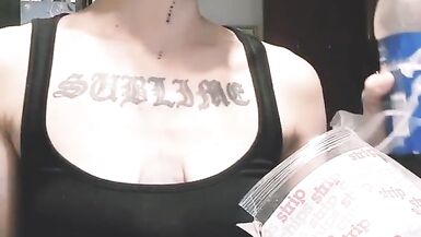Tätowierte Milf wird gestopft