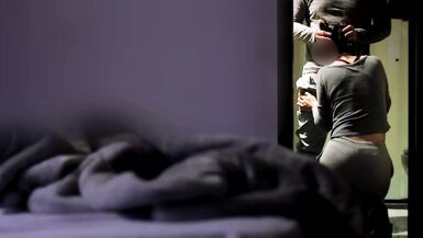 Le barbecue dans larrière-cour et Branquinha de Leite, mariée, qui suce la bite de son ami dans la salle de bains.