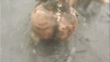 Fat woman fucked outdoors in the mud - 4 image