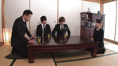 Chino Ogata : : La veuve qui sexcuse par le sexe devant le portrait de son mari - CARIBBEANCOM - 4 image