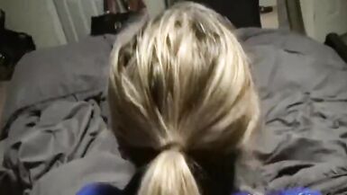 Salope française amatrice suce une bite et obtient un énorme soin du visage