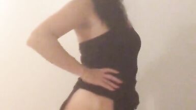Araba yolcusu soyunmadan ve bir sik emmeden önce herkesin içinde amını parmaklıyor - Dirty Dasha - 13 image