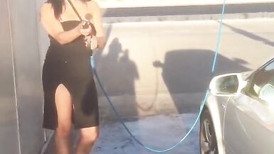 Araba yolcusu soyunmadan ve bir sik emmeden önce herkesin içinde amını parmaklıyor - Dirty Dasha - 7 image
