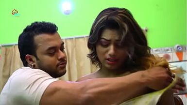 Baiser la femme devant son mari