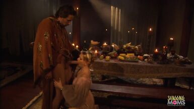 La blonde en chaleur rêve de sexe anal avec une grosse bite dure à lépoque médiévale. - 4 image