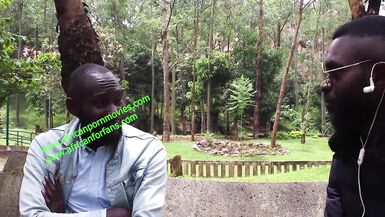 Baise publique très chaude à lépoque libre sous les bois dun jardin public avec trois inconnus lors dune rencontre touristique avec de grosses bites noires épaisses.  Entre adultère, plaisir, tromperie et corruption sexuelle, à vivre en exclusivité sur xv - 2 image