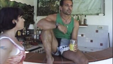 Sexe profond dans la piscine !