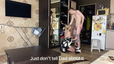 The MILF did not put on her panties and seduced a inexperienced guy with a naked pussy