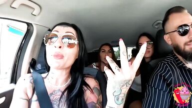 Coppia reale scopa due amiche in strada ( Lesbo ) - 6 image