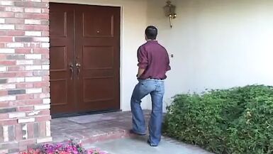 Nautica aime lanal impitoyable qui lui martèle le cul à fond.