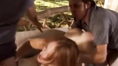 Trío Anal Para Esta Cachonda Esposa Swinger Aprovechando Los Momentos - 2 image