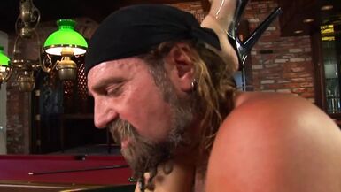 2 Blondes pour une expérience de baise anale