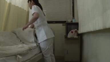 Infirmière mature en service de nuit 2 - Une infirmière frustrée entre en chaleur au milieu de la nuit -5 - 5 image