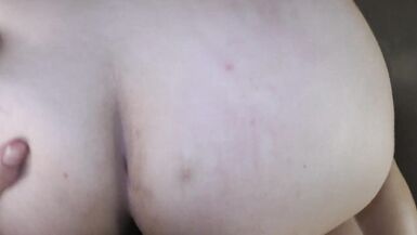La femme enceinte Milky Mari se fait pilonner la chatte en missionnaire et en levrette jusquà ce quelle ait une énorme creampiie ! - 8 image