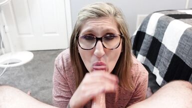 Milf inocente continua chupando depois que eu gozo - 11 image