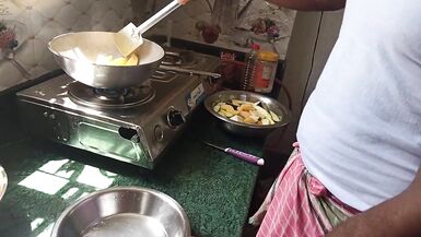 Malkin Ne Naukar Se Kitchen Me Choot Chudayi karayi - FireeCouple - 3 image