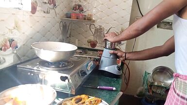 Malkin Ne Naukar Se Kitchen Me Choot Chudayi karayi - FireeCouple - 4 image