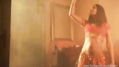 Sexy Brunette Babe Bauchtanz für Sie das Gefühl der Moment - 2 image