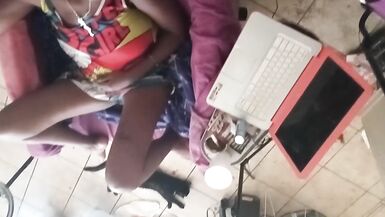 德州的骚货--她忘了相机是在黑色的Ebony Homemade Amateur Hot Milf上。 - 6 image