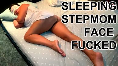 MADRASTA DORMINHOCA COM A CARA FODIDA. Stepmom Sleepy wake up from fuck STEPSON - 1 image
