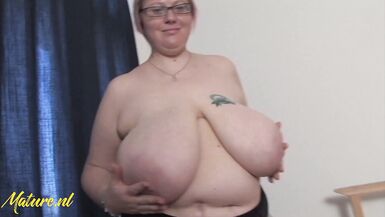 Mature Lady With Huge Natural Tits Rubbing Her Fat Pussy On Camera - 3 image