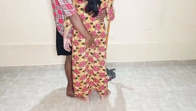 Kamwali Aunty Ko Land Chuswa Kar Dinbhar Chodayi Pelam Kiya -  Queen Rima