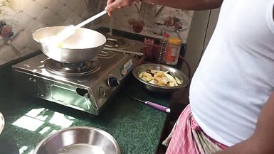 Madam Ne Naukar Se Kitchen Me Choot Chudayi Karayi - FireeCouple - 3 image