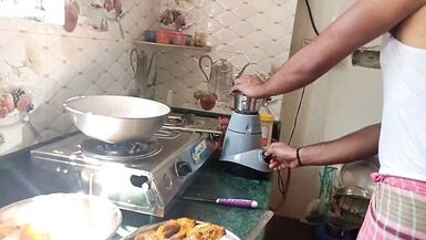 Madam Ne Naukar Se Kitchen Me Choot Chudayi Karayi - FireeCouple - 4 image