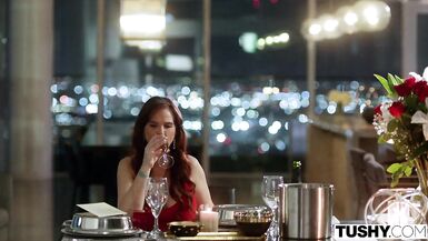 TUSHY La superbe MILF Syren a une expérience anale passionnée - 3 image