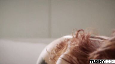 TUSHY La superbe MILF Syren a une expérience anale passionnée - 8 image