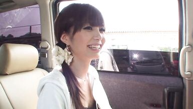 Une adolescente japonaise se fait baiser sur la plage