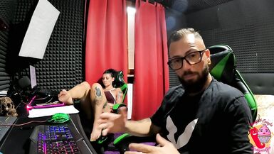 当我吃Luva的时候，Tommy A Rogue趁机和我进行狗爬式的性交（最后在嘴里射精）。 - 6 image