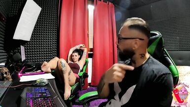 当我吃Luva的时候，Tommy A Rogue趁机和我进行狗爬式的性交（最后在嘴里射精）。 - 7 image