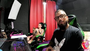 Tommy A Canaglia la baise en levrette pendant que la vache mange la luva (Final cumshot) - 3 image