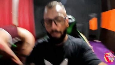 Tommy A Canaglia la baise en levrette pendant que la vache mange la luva (Final cumshot) - 4 image