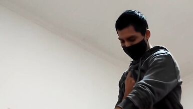 Jovencito rompiendole el oyo a escort madura - 13 image