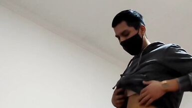 Jovencito rompiendole el oyo a escort madura - 14 image