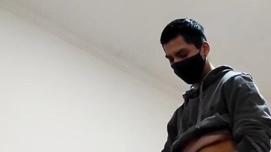 Jovencito rompiendole el oyo a escort madura - 2 image
