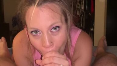 Beautiful blonde with dreads sucks cock while pregnant - 1 image