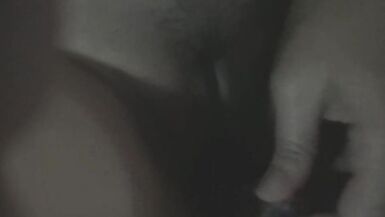 Schön masturbieren im Bett mit meinem Vibrator - 6 image