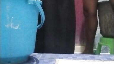 hintli koca karısı banyo yapıyor - 6 image