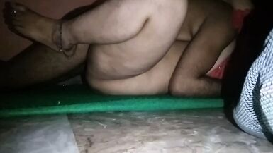 Choti bhen ko raat k andhere mai bulakr kamre mai choda hindi audio.