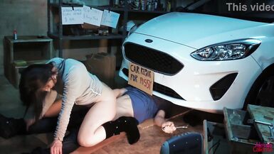 Slutty Customer Bangs Her Mechanic - Car Repair for Pussy - Alessia Caliente - 7 image