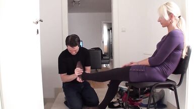 Fuß riechen Femdom - 7 image