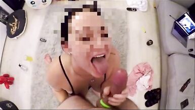 Melike, harika yaliyor. Spermeleri yalayip yutuyor. Turkish girl Melike licks great. He licks and swallows sperm. - 10 image